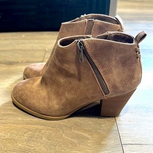Report size 8 Heeled Booties